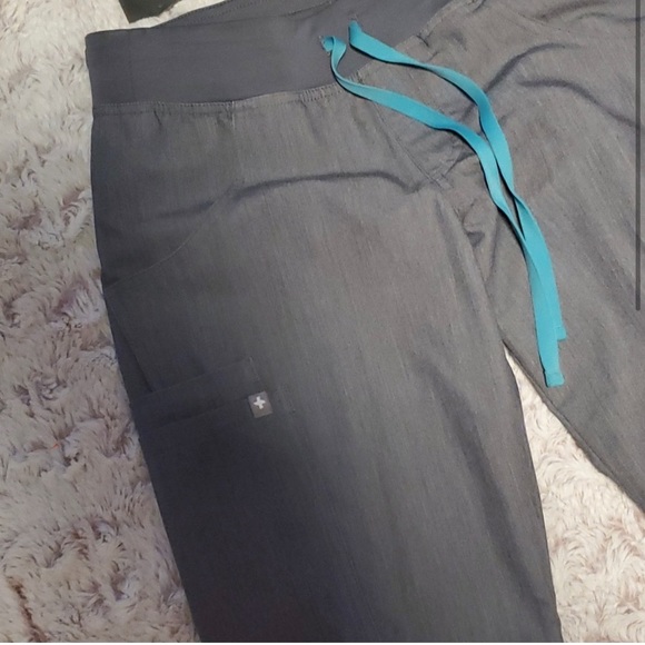 Figs womens Scrubs Grey bottoms XS Petite - Picture 3 of 4